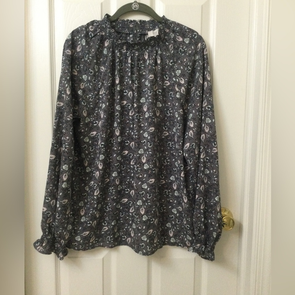 Loft Outlet Blouse with ruffled sleeves